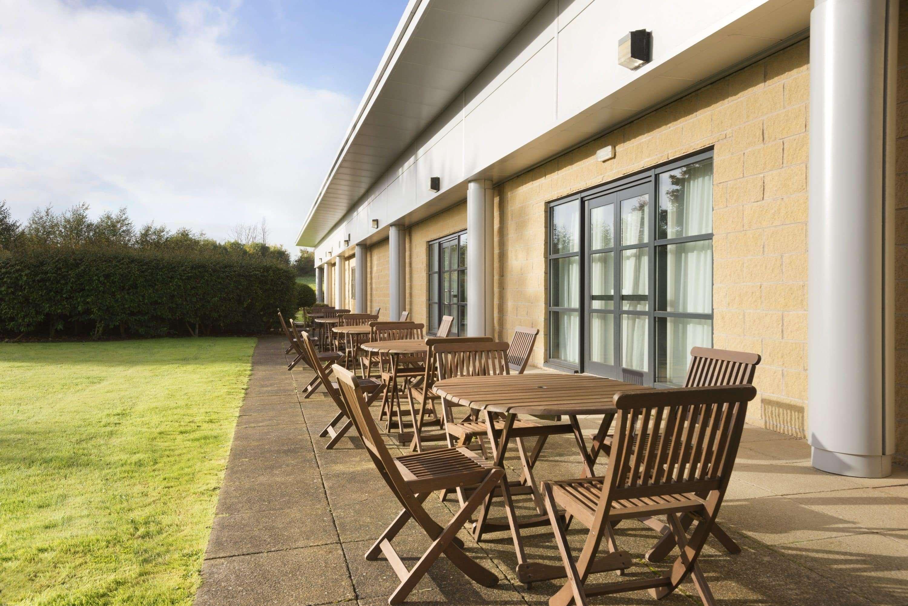 Ramada Plaza Wrexham Hotel Kültér fotó