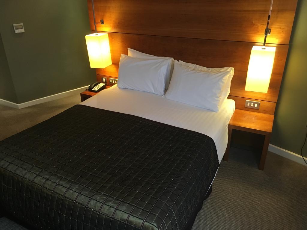 Ramada Plaza Wrexham Hotel Kültér fotó