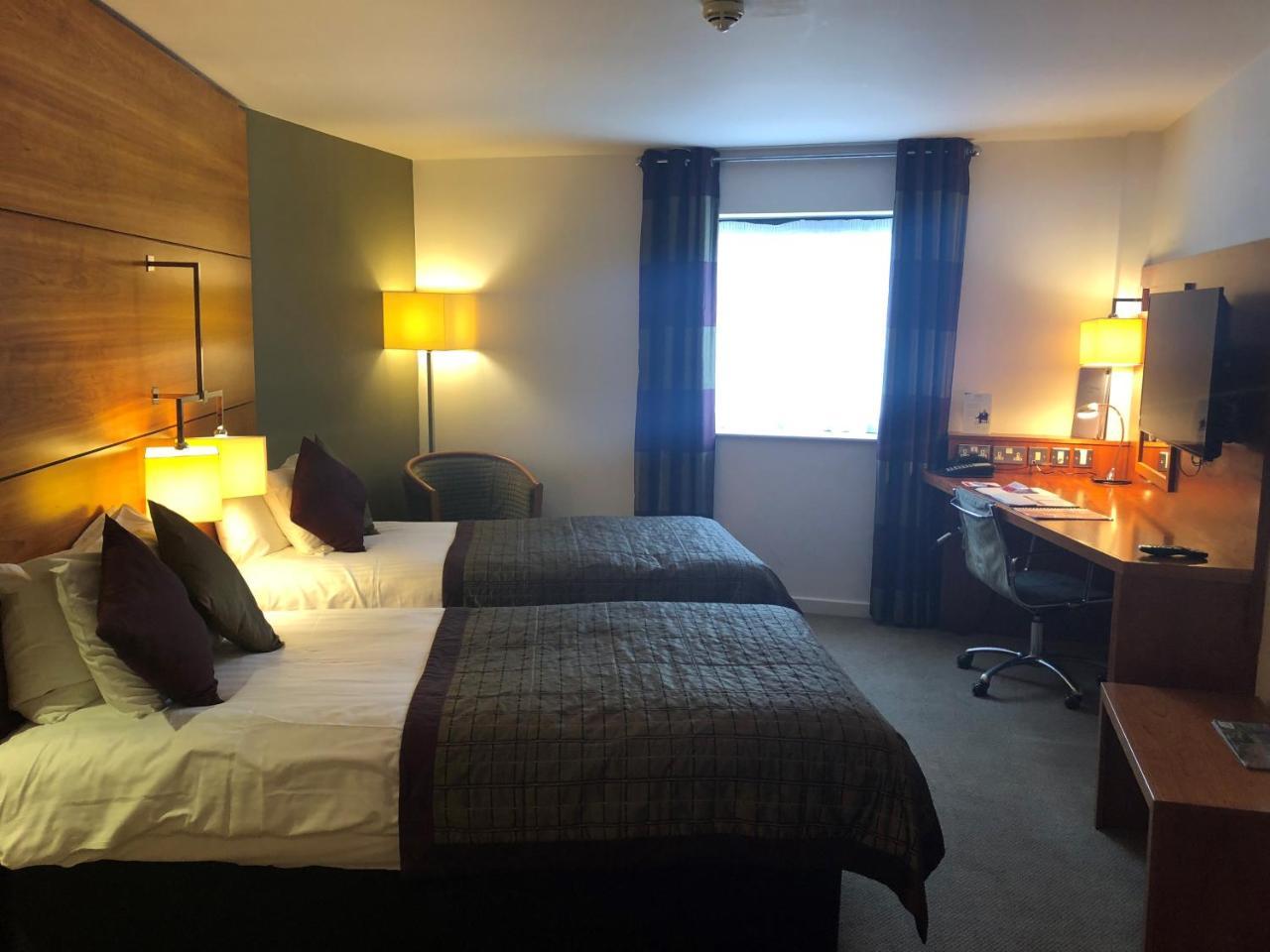 Ramada Plaza Wrexham Hotel Kültér fotó