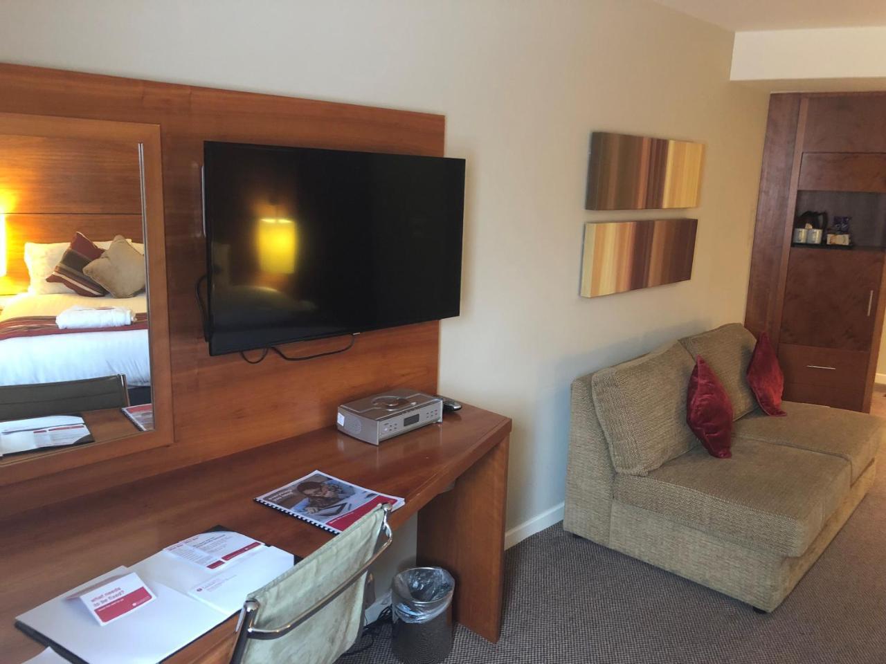 Ramada Plaza Wrexham Hotel Kültér fotó